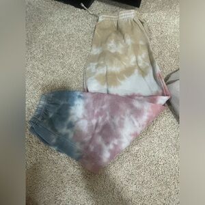 Sweat pants with drawstring and cuffed legs